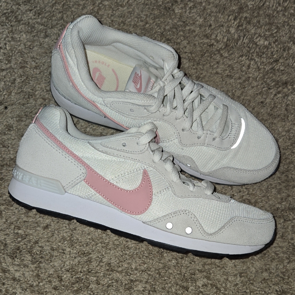 Nike Venture Runner Shoes